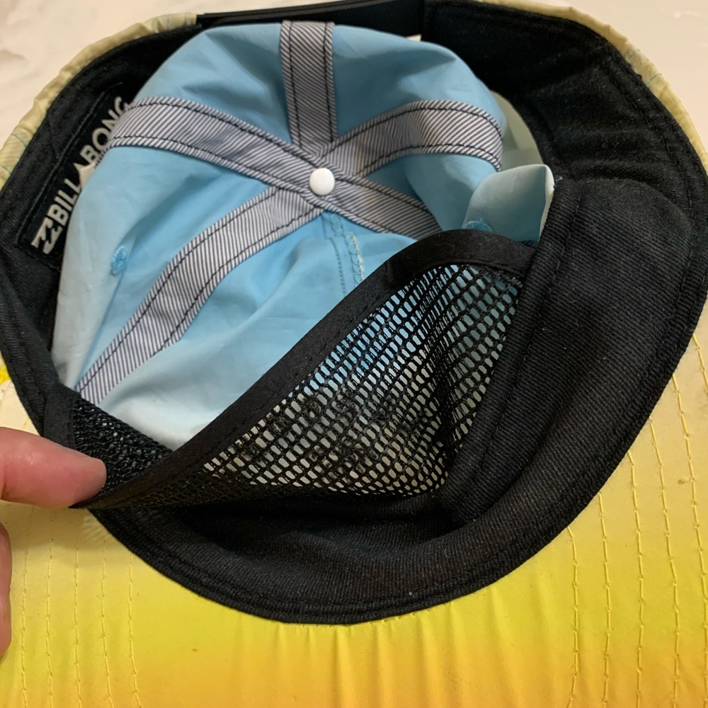Billabong hat - Picture 3 of 4